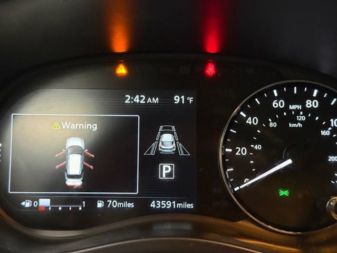 Used 2024 Nissan Kicks SR w/ Exterior Package FWD image 12