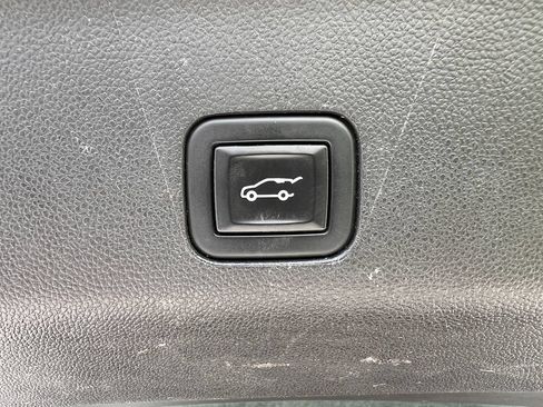 Used 2021 Chevrolet Suburban Premier AWD/4WD image 18
