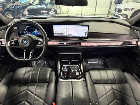 Used 2023 BMW i7 xDrive60 w/ Executive Package 2 AWD/4WD image 2