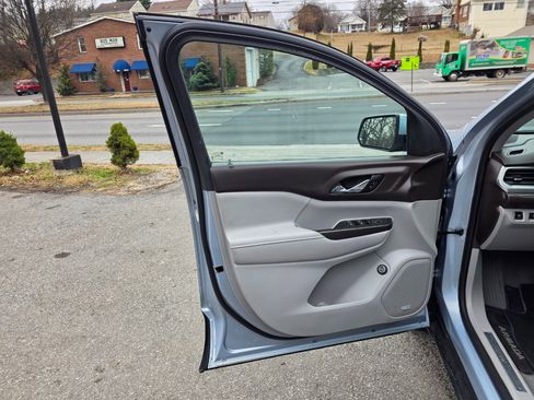 Used 2017 GMC Acadia SLT image 10