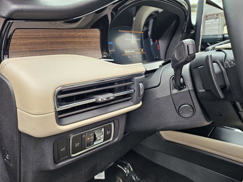 New 2026 Lincoln Corsair Reserve image 11