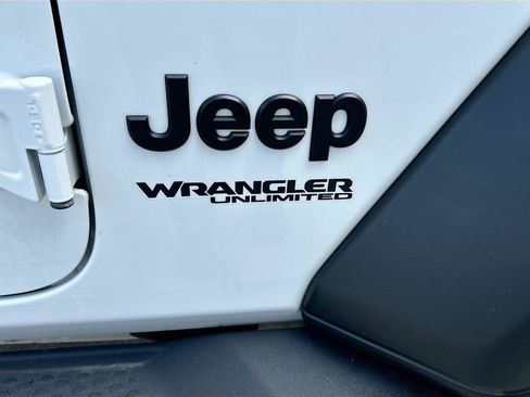 Used 2022 Jeep Wrangler Unlimited Sport AWD/4WD image 12