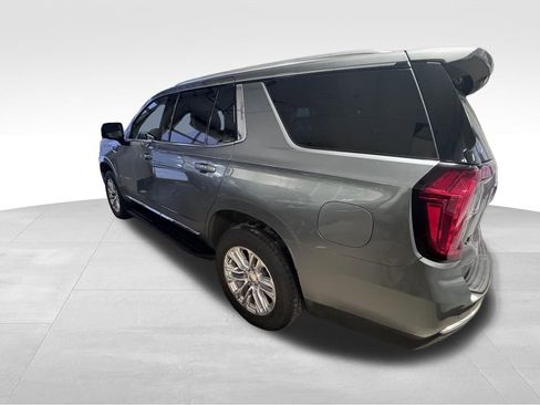 Used 2022 GMC Yukon SLT w/ SLT Premium Package image 4