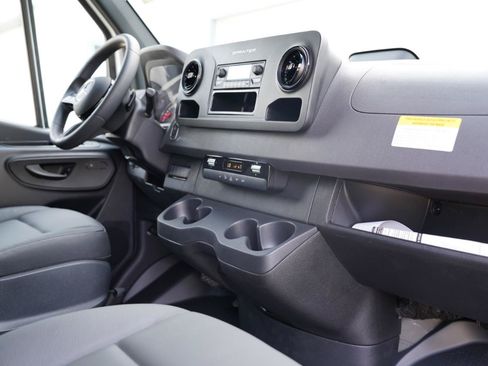 Used 2025 Mercedes-Benz Sprinter 2500 image 17