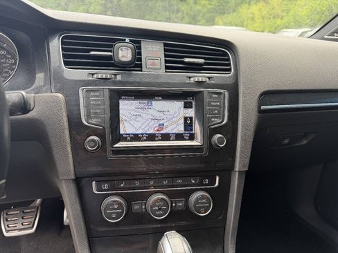 Used 2015 Volkswagen Golf 4-Door FWD image 18