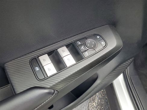 Used 2024 Mitsubishi Outlander SE image 9