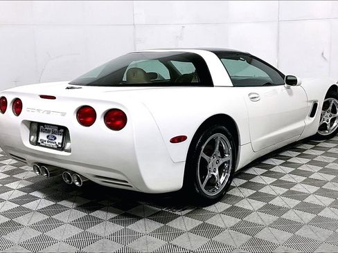 Used 2002 Chevrolet Corvette Coupe w/ Preferred Equipment Group2 image 9