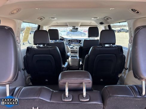 Used 2024 Chrysler Pacifica Touring-L FWD image 31