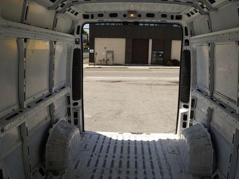 Used 2023 RAM ProMaster 2500 FWD image 13