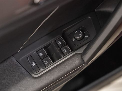 Used 2024 Volkswagen Tiguan SE R-Line image 40