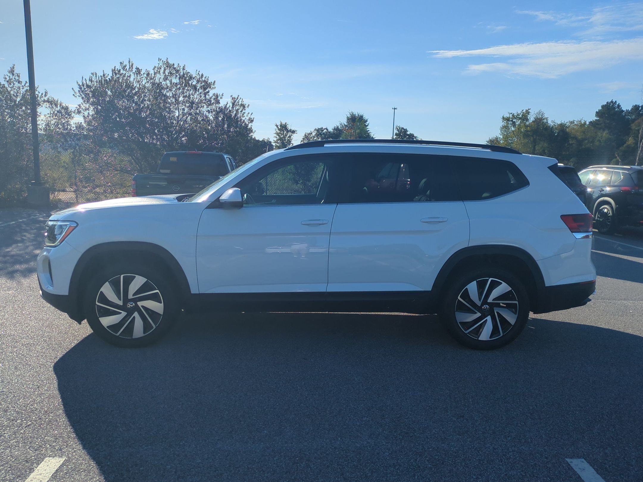 Used 2025 Volkswagen Atlas SE FWD image 7