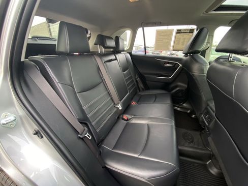 Used 2019 Toyota RAV4 Limited image 30