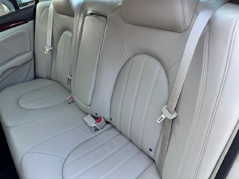 Used 2007 Buick Lucerne CXL w/ Luxury Package FWD image 30