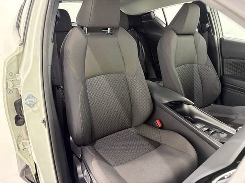 Used 2021 Toyota C-HR LE FWD image 19