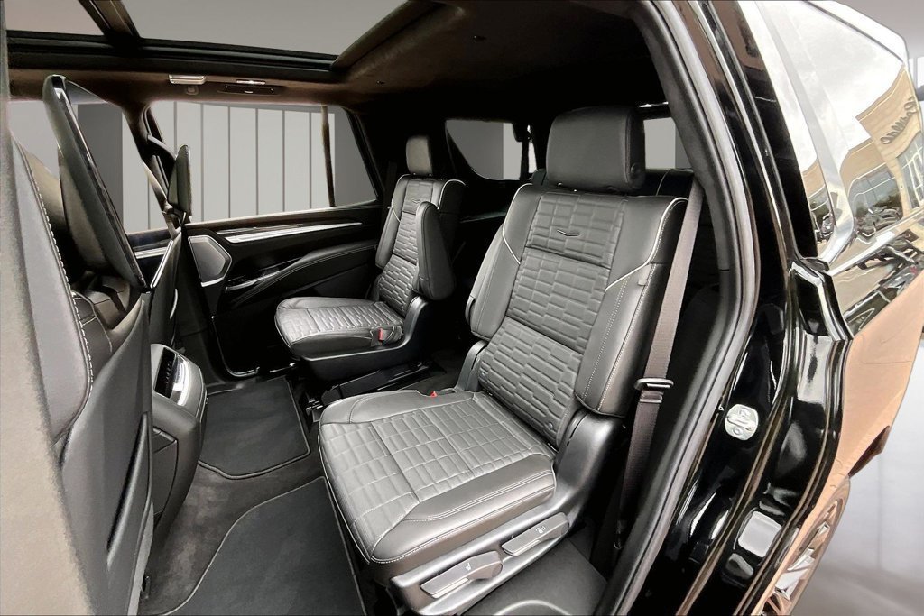 New 2026 Cadillac Escalade V w/ LPO, ONYX Package AWD/4WD image 10