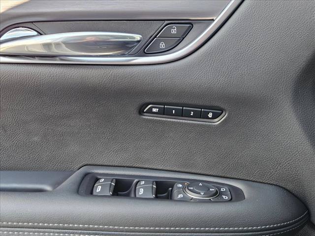 Used 2025 Cadillac XT6 Luxury FWD image 8
