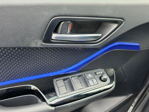 Used 2021 Toyota C-HR XLE FWD image 17