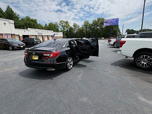 Used 2020 Honda Accord Touring image 9