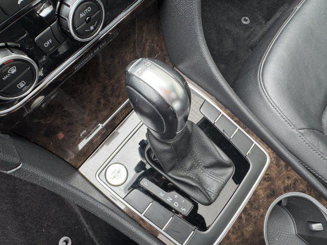Used 2015 Volkswagen Passat TDI SEL Premium FWD image 29