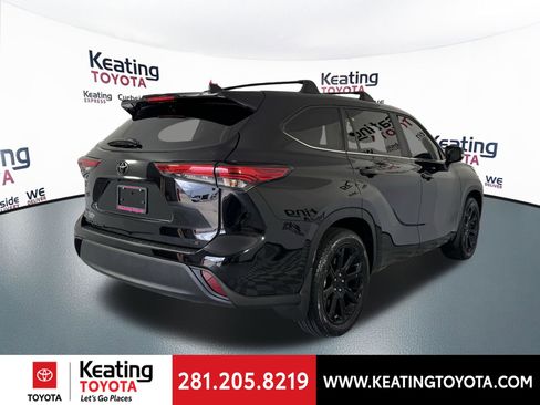 Used 2023 Toyota Highlander LE FWD image 6