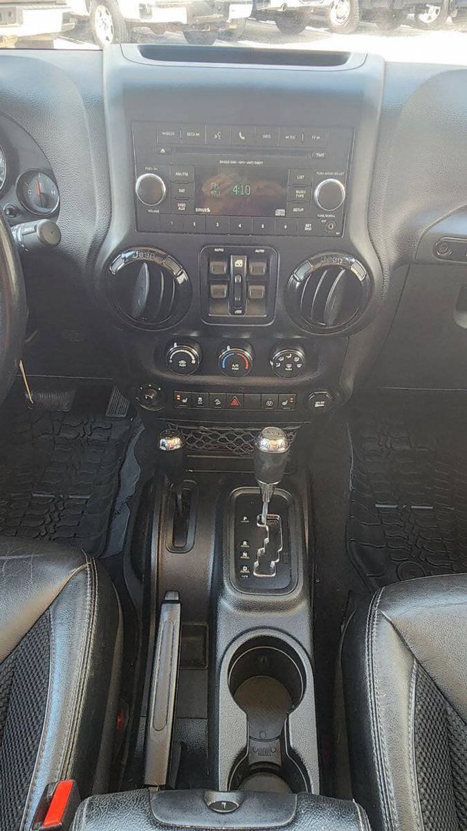 Used 2017 Jeep Wrangler Unlimited Sahara AWD/4WD image 12
