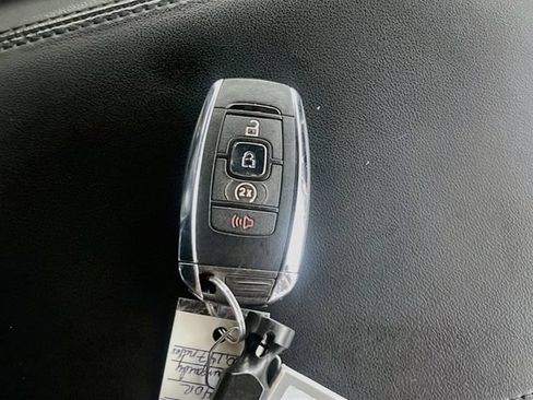 Used 2018 Lincoln Continental Premiere FWD image 33