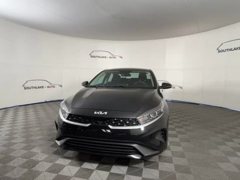 Certified 2024 Kia Forte LXS w/ LXS Technology Package FWD image 3