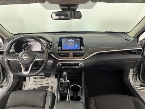 Used 2024 Nissan Altima 2.5 SV FWD image 39