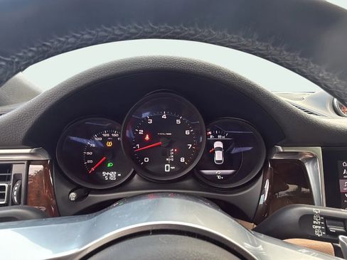 Used 2020 Porsche Macan image 12