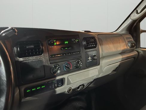 Used 2006 Ford F350 XLT image 38
