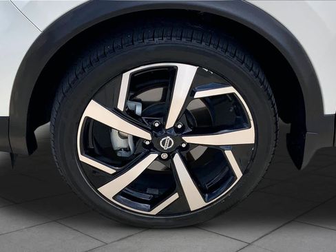 Used 2022 Nissan Rogue Sport SL w/ Premium Package FWD image 11