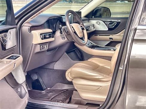 Used 2020 Lincoln Aviator Reserve w/ Equipment Group 202A image 3