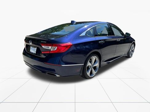 Used 2018 Honda Accord Touring image 8