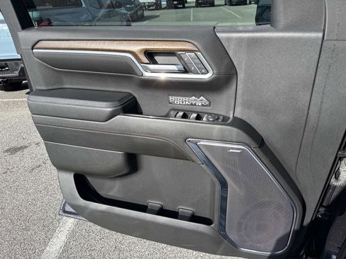 Used 2024 Chevrolet Silverado 1500 High Country w/ Technology Package image 17