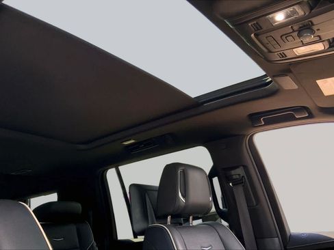 Used 2023 Cadillac Escalade ESV Sport w/ LPO, ONYX Package AWD/4WD image 13