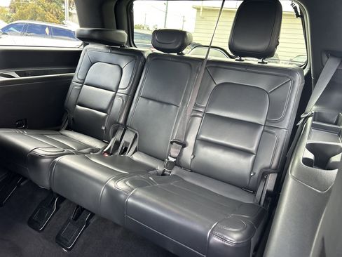 Used 2023 Lincoln Navigator Reserve image 12