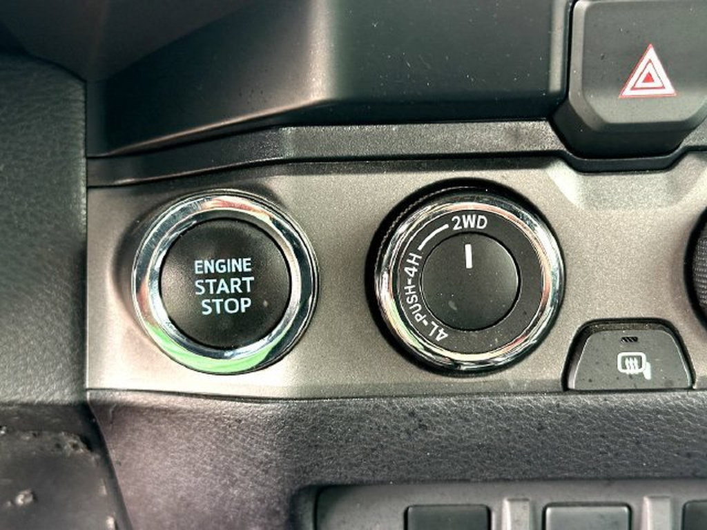 Used 2021 Toyota Tacoma TRD Sport w/ Technology Package AWD/4WD image 17