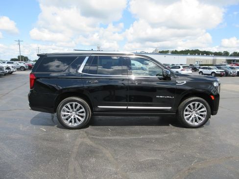 Used 2021 GMC Yukon Denali w/ Denali Premium Package AWD/4WD image 2