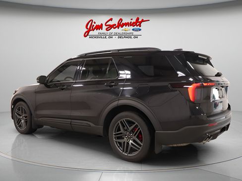 Used 2025 Ford Explorer ST AWD/4WD image 4