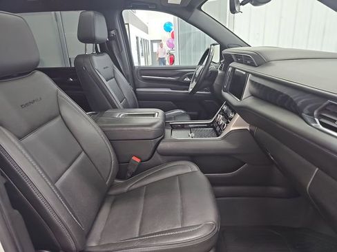 Used 2022 GMC Yukon XL Denali w/ Denali Premium Package AWD/4WD image 30