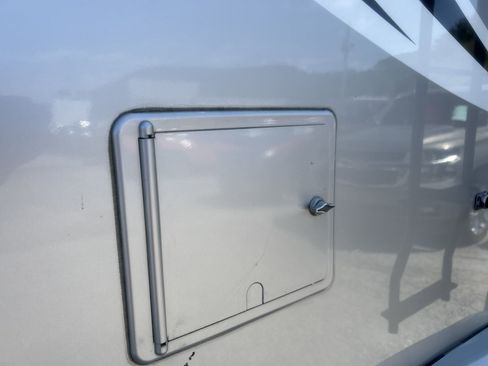 Used 2015 Mercedes-Benz Sprinter 3500 image 79