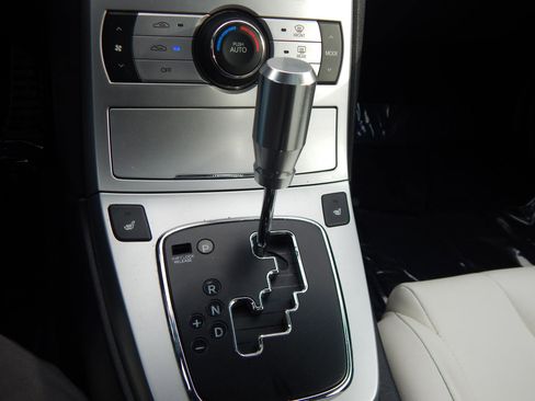 Used 2010 Hyundai Genesis 3.8 image 28