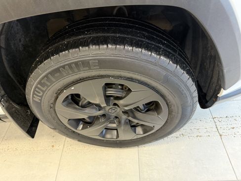 Used 2019 Toyota RAV4 LE image 16