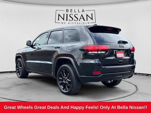 Used 2018 Jeep Grand Cherokee Altitude AWD/4WD image 3
