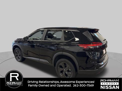 Used 2026 Nissan Rogue SV AWD/4WD image 3