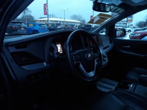 Used 2015 Toyota Sienna SE image 6