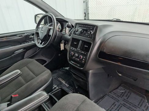 Used 2017 Dodge Grand Caravan SE image 22
