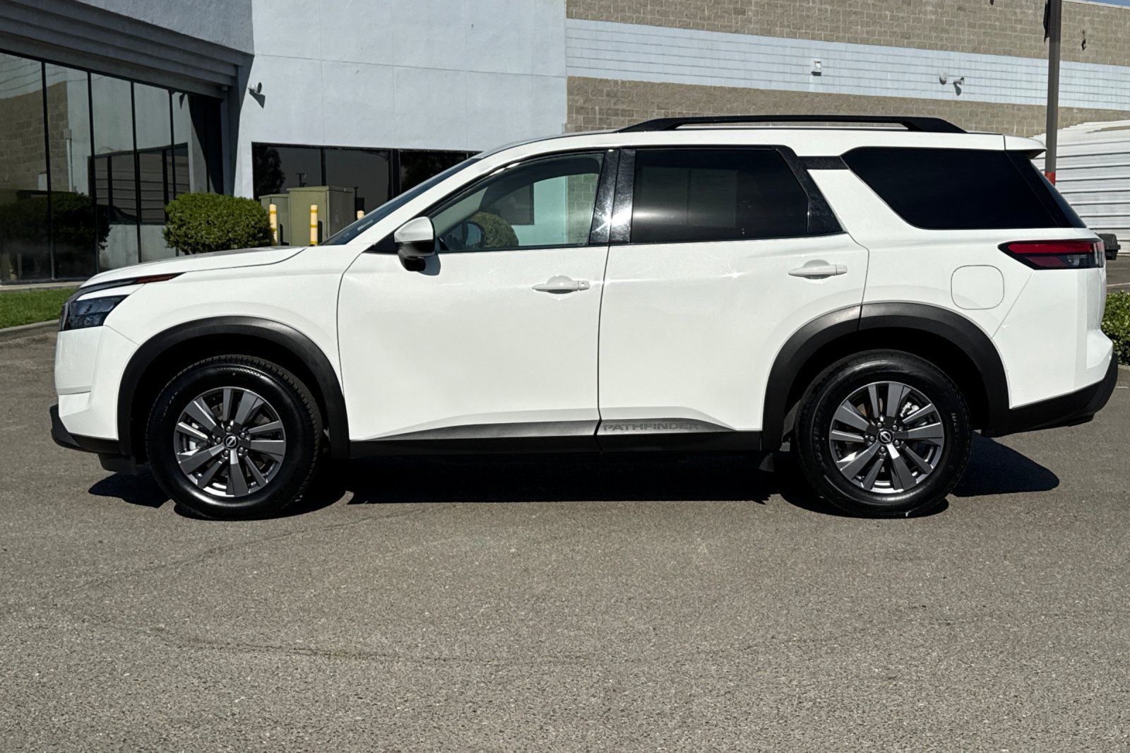 Certified 2025 Nissan Pathfinder SV FWD image 9