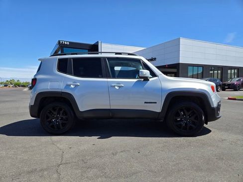 Used 2017 Jeep Renegade Altitude AWD/4WD image 7