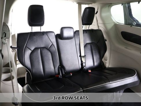Used 2023 Chrysler Pacifica Limited FWD image 12